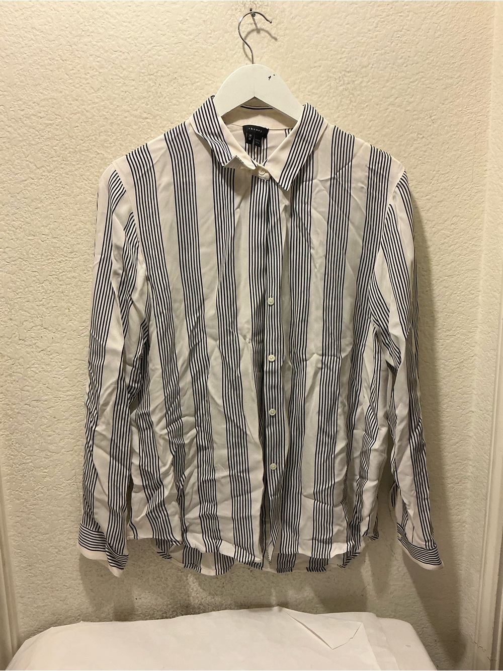 Theory White Button-Down Shirt with Black Stripes size M 100% silk